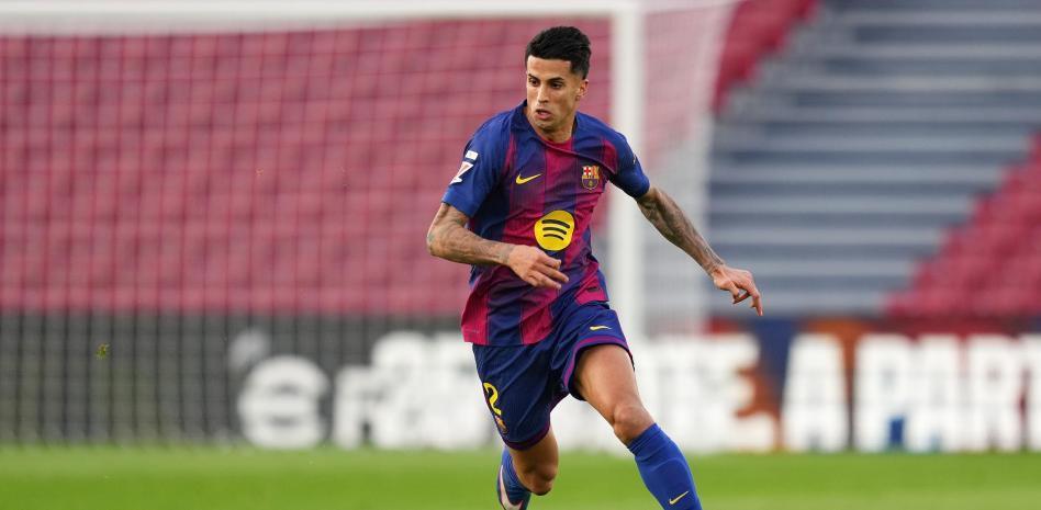 世体：一人分饰两角，坎塞洛成功盘活巴萨后防人员配置